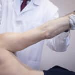 schulter op schief gelaufen