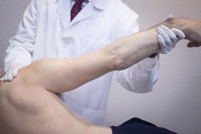 schulter op schief gelaufen